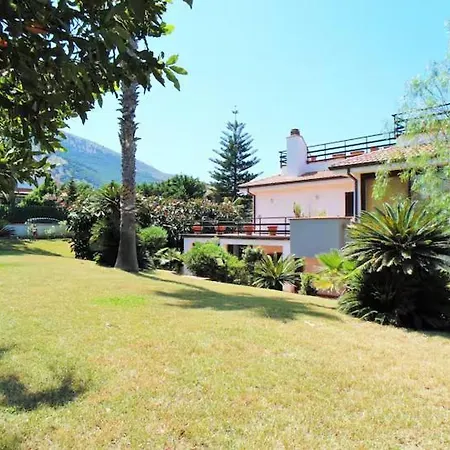 Villa 19 12 *